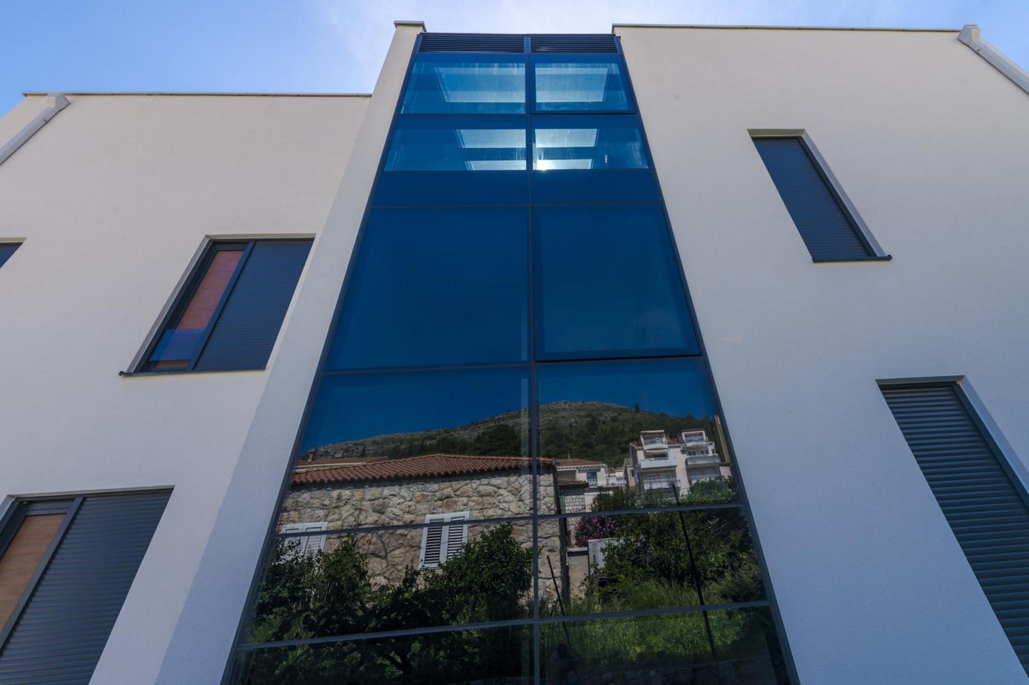 Rausion Luxury Apartment