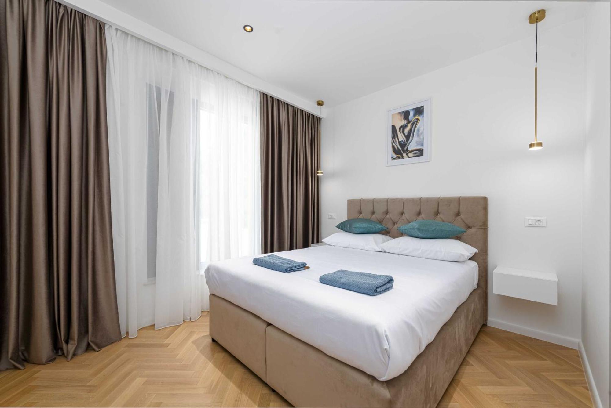 Rausion Luxury Apartment *