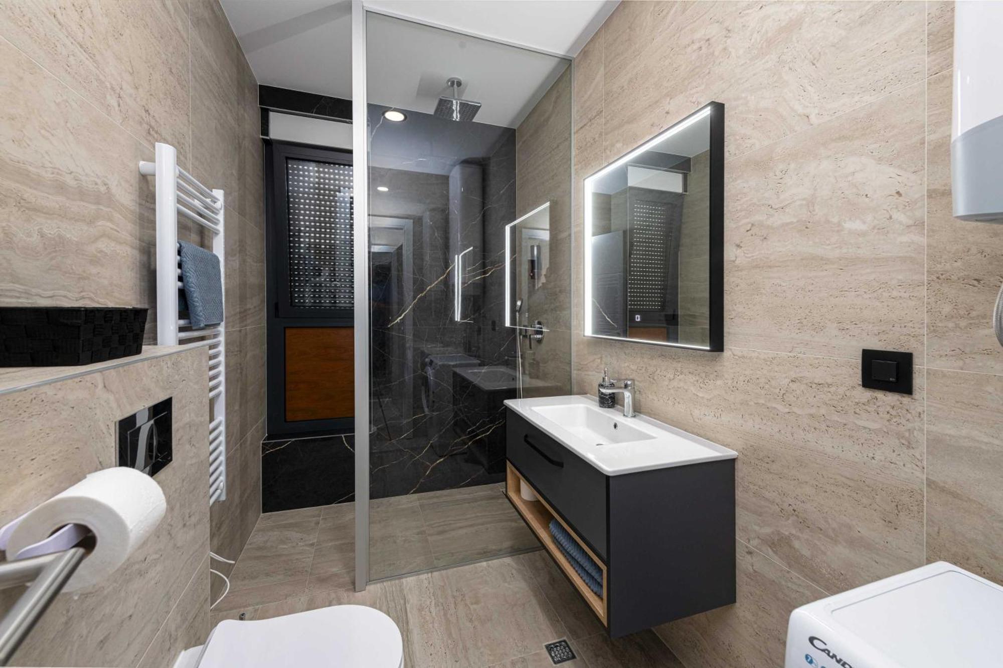 Rausion Luxury Apartment *